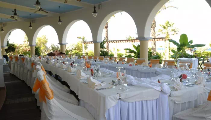 Atrium Palace wedding table